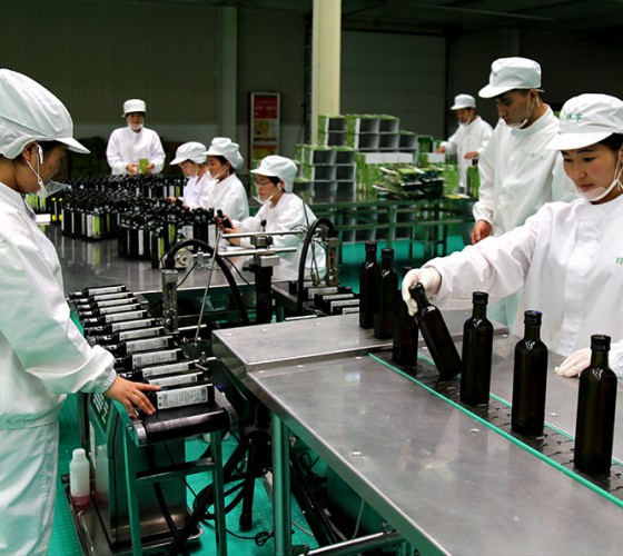 祥宇特級(jí)初榨橄欖油作為國(guó)產(chǎn)優(yōu)質(zhì)橄欖油，始終以質(zhì)量求生存、以品牌謀發(fā)展、以質(zhì)量創(chuàng)業(yè)績(jī)、以品質(zhì)追卓越。在近20年的辛苦耕耘，在品質(zhì)方面的不斷改進(jìn)..