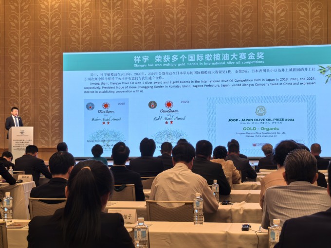 6月18日，由中國(guó)甘肅省人民政府主辦、中國(guó)國(guó)際貿(mào)易促進(jìn)委員會(huì)甘肅省委員會(huì)承辦的“..